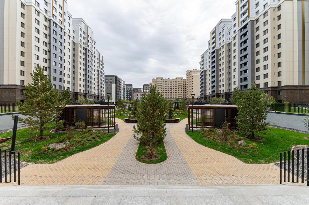 Шикарная Квартира На Против Сада Astana Exteriör bild