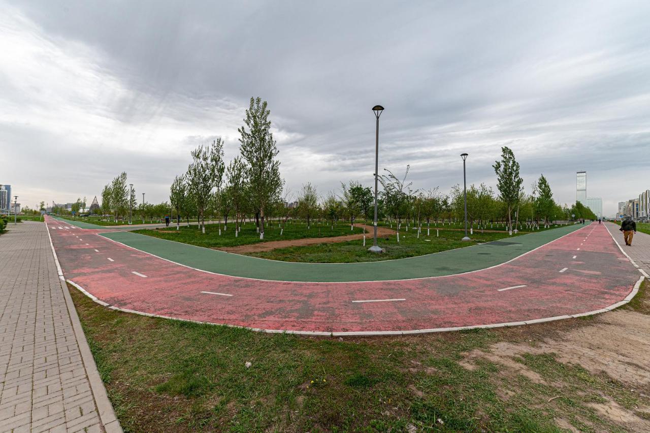 Шикарная Квартира На Против Сада Astana Exteriör bild