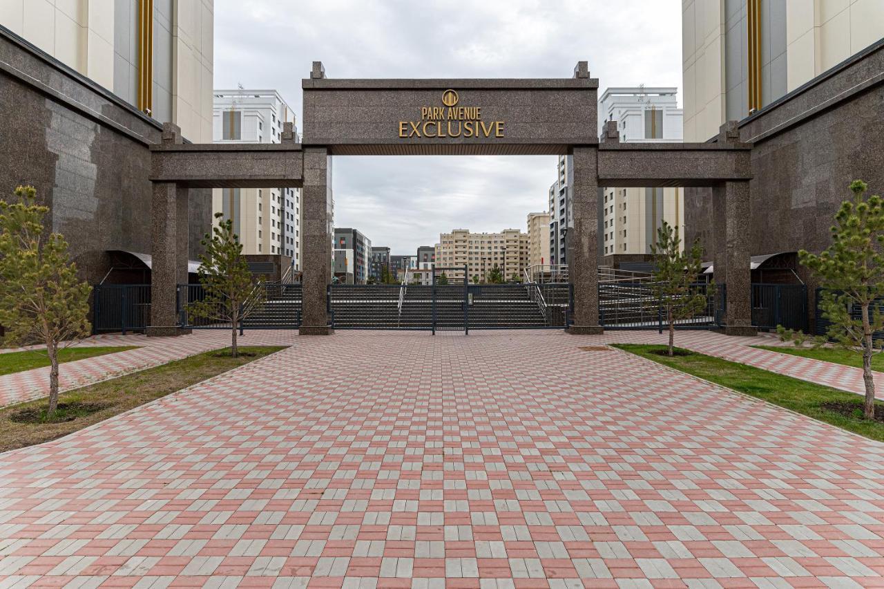 Шикарная Квартира На Против Сада Astana Exteriör bild